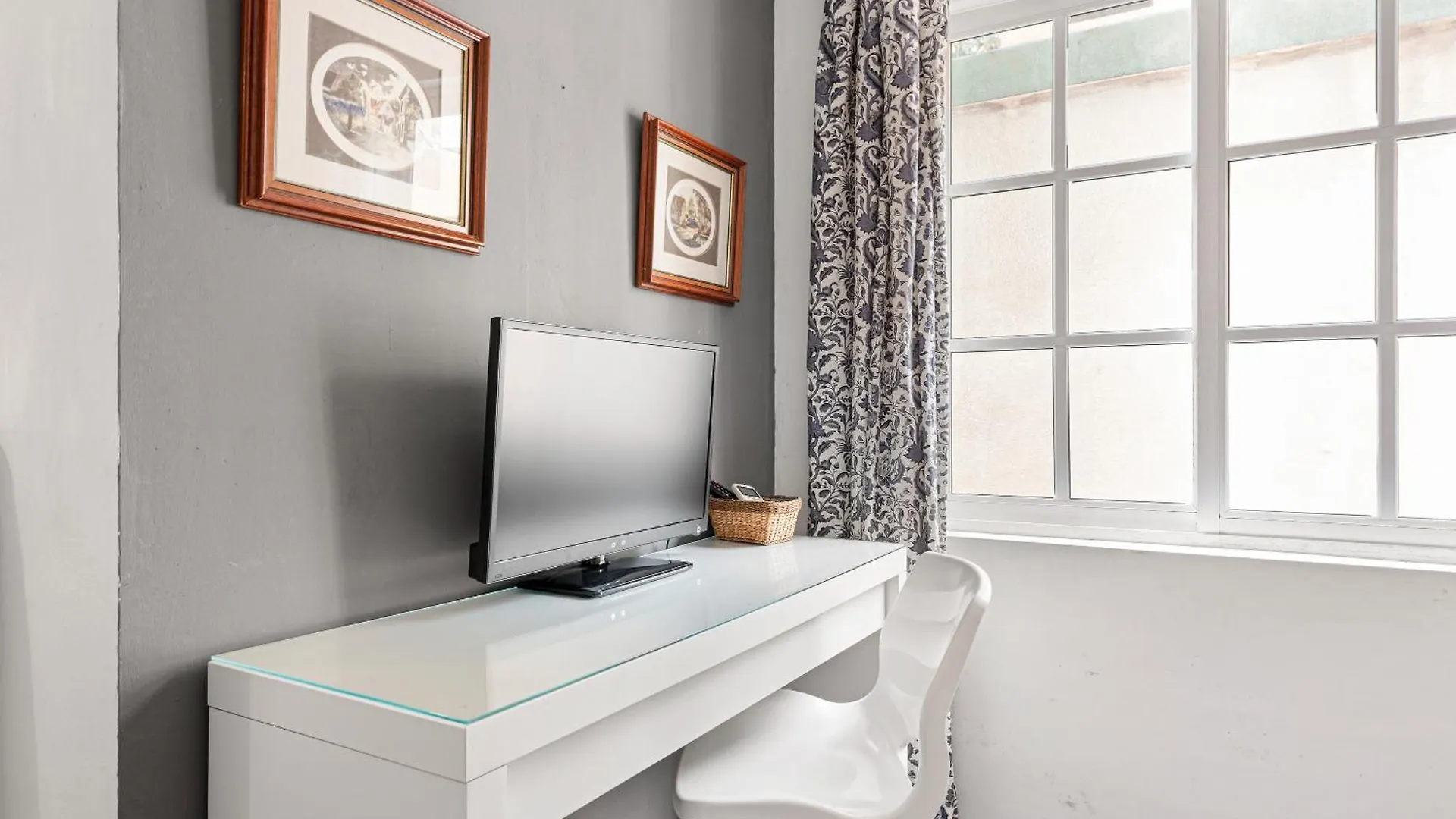 Apartment Confortable Estudio En Playa Los Banos Del Carmen Malaga Spain